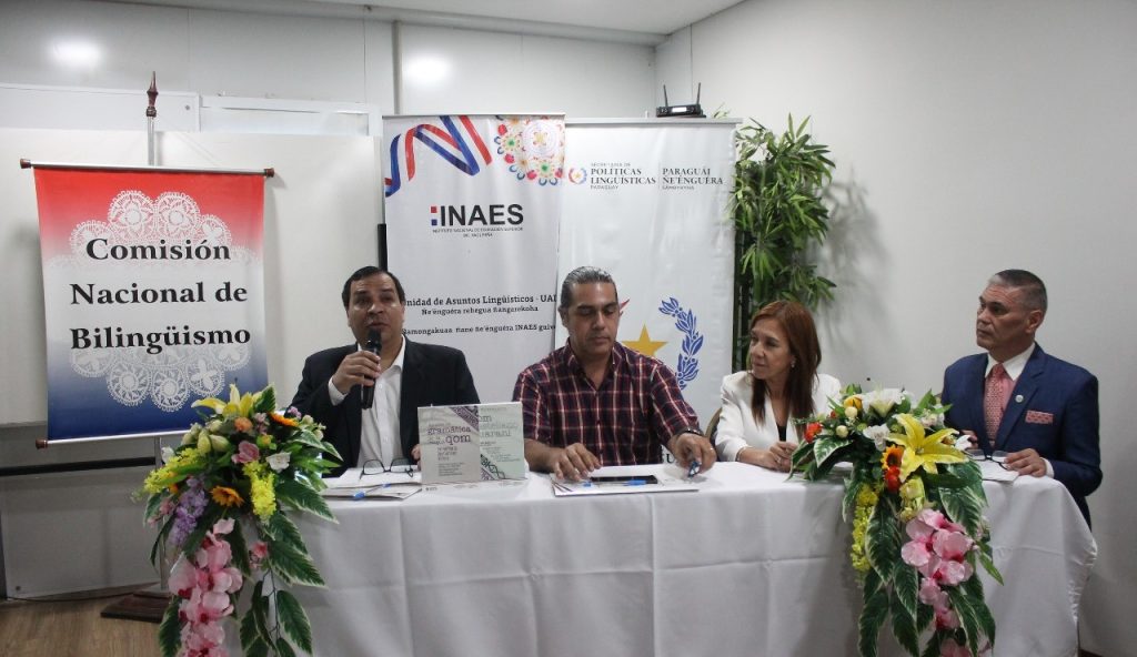 Presentación del diccionario y gramática de la lengua Qom en el Seminario “Interculturalidad y Bilingüismo”