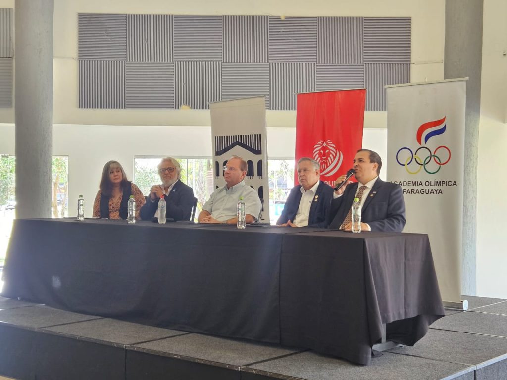Premian a los ganadores del concurso de «Cuentos Cortos en Castellano y Guaraní»