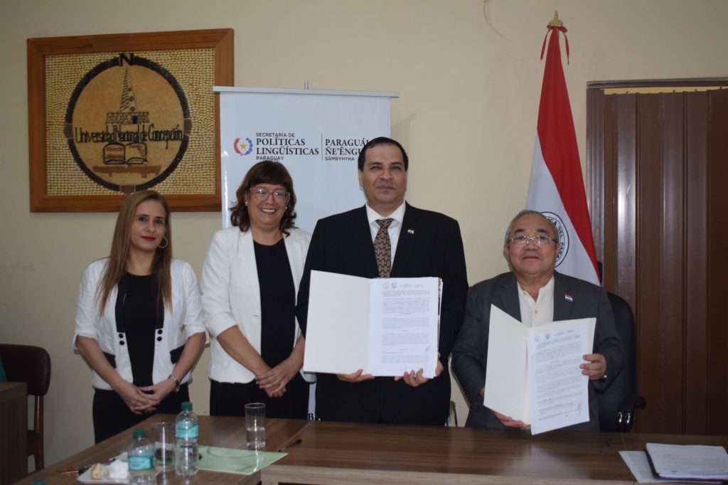 Firma de convenio interinstitucional entre la SPL y la facultad de humanidades de la Universidad Nacional de Concepción