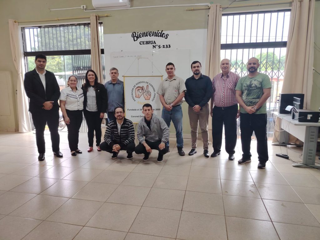 PÑS mba’apoharakuéra og̃uahẽkuri Asociación de Sordos Coronel Oviedo-gua rendápe oñemombarete hag̃ua Léi Lengua de Señas rehegua
