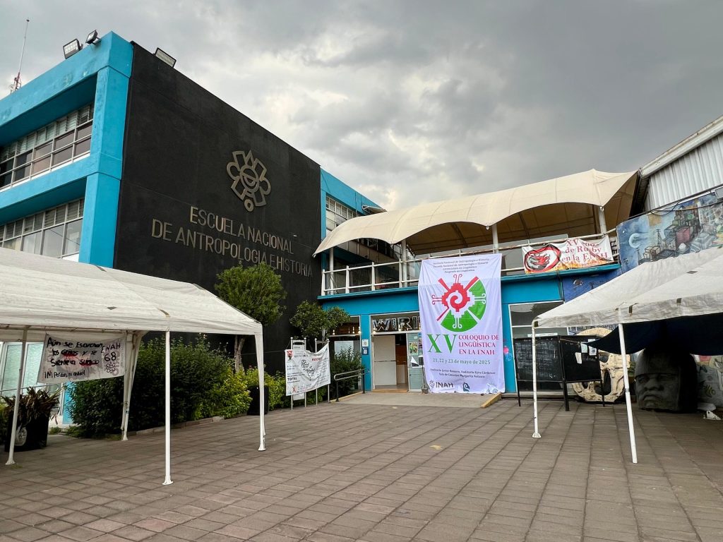 Funcionaria de la SPL disertó en México